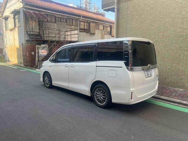 ヴォクシー ハイブリッドＶ　ｘ９　アルパインナビ　ドライブレコーダー　ＥＴＣ　オートクルーズコントロール　両側電動スライドドア　ＬＥＤヘッドランプ　スマートキー　シートヒーター　３列シート　ＣＶＴ　アルミホイール（18枚目）