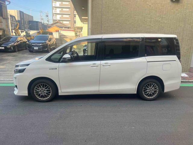 ヴォクシー ハイブリッドＶ　ｘ９　アルパインナビ　ドライブレコーダー　ＥＴＣ　オートクルーズコントロール　両側電動スライドドア　ＬＥＤヘッドランプ　スマートキー　シートヒーター　３列シート　ＣＶＴ　アルミホイール（19枚目）