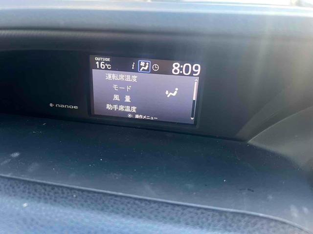 ヴォクシー ハイブリッドＶ　ｘ９　アルパインナビ　ドライブレコーダー　ＥＴＣ　オートクルーズコントロール　両側電動スライドドア　ＬＥＤヘッドランプ　スマートキー　シートヒーター　３列シート　ＣＶＴ　アルミホイール（25枚目）