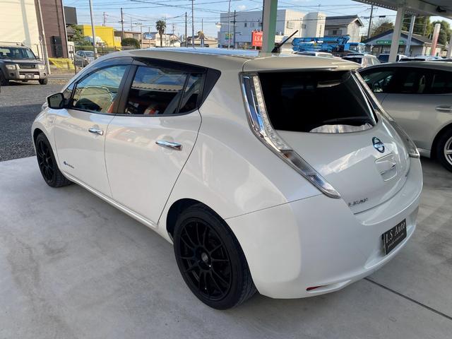 リーフ Ｘ（３０ｋｗｈ）　１１９ｋｍ走行可能　３０Ｘ　ＯＺ１８ＡＷ　ローダウン　純正ナビ　ＴＶ　ＴＶキャンセラー　ＥＴＣ　ドライブレコーダー　ＬＥＤライト　ＬＥＤフォグ　エマージェンシーブレーキ　シート＆ハンドルヒーター（10枚目）