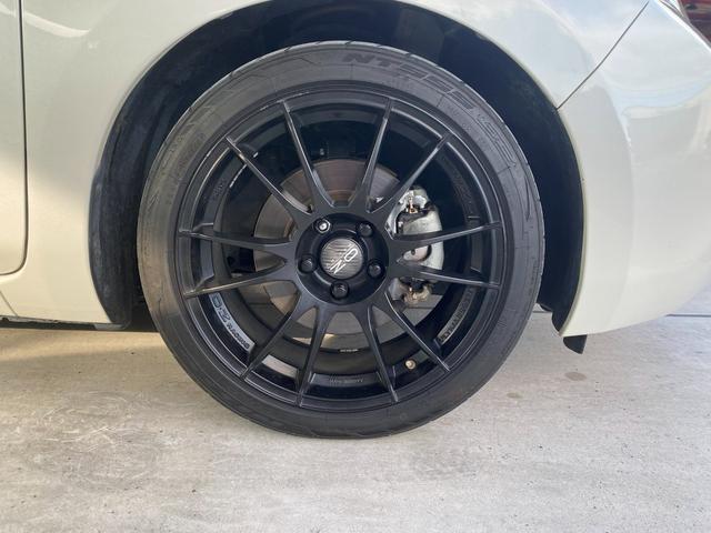 リーフ Ｘ（３０ｋｗｈ）　１１９ｋｍ走行可能　３０Ｘ　ＯＺ１８ＡＷ　ローダウン　純正ナビ　ＴＶ　ＴＶキャンセラー　ＥＴＣ　ドライブレコーダー　ＬＥＤライト　ＬＥＤフォグ　エマージェンシーブレーキ　シート＆ハンドルヒーター（15枚目）