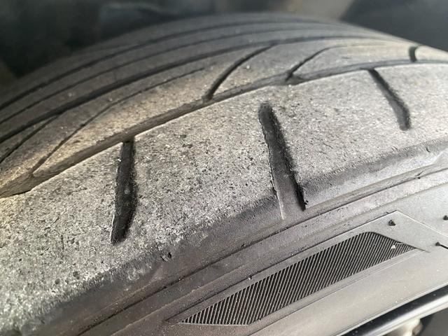 リーフ Ｘ（３０ｋｗｈ）　１１９ｋｍ走行可能　３０Ｘ　ＯＺ１８ＡＷ　ローダウン　純正ナビ　ＴＶ　ＴＶキャンセラー　ＥＴＣ　ドライブレコーダー　ＬＥＤライト　ＬＥＤフォグ　エマージェンシーブレーキ　シート＆ハンドルヒーター（16枚目）