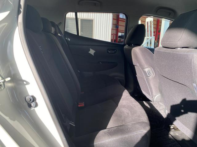 リーフ Ｘ（３０ｋｗｈ）　１１９ｋｍ走行可能　３０Ｘ　ＯＺ１８ＡＷ　ローダウン　純正ナビ　ＴＶ　ＴＶキャンセラー　ＥＴＣ　ドライブレコーダー　ＬＥＤライト　ＬＥＤフォグ　エマージェンシーブレーキ　シート＆ハンドルヒーター（26枚目）