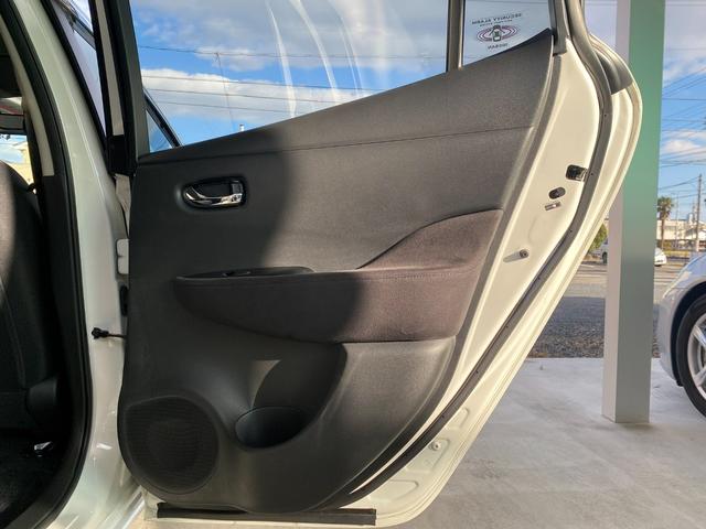 リーフ Ｘ（３０ｋｗｈ）　１１９ｋｍ走行可能　３０Ｘ　ＯＺ１８ＡＷ　ローダウン　純正ナビ　ＴＶ　ＴＶキャンセラー　ＥＴＣ　ドライブレコーダー　ＬＥＤライト　ＬＥＤフォグ　エマージェンシーブレーキ　シート＆ハンドルヒーター（28枚目）