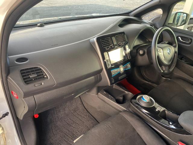 リーフ Ｘ（３０ｋｗｈ）　１１９ｋｍ走行可能　３０Ｘ　ＯＺ１８ＡＷ　ローダウン　純正ナビ　ＴＶ　ＴＶキャンセラー　ＥＴＣ　ドライブレコーダー　ＬＥＤライト　ＬＥＤフォグ　エマージェンシーブレーキ　シート＆ハンドルヒーター（33枚目）