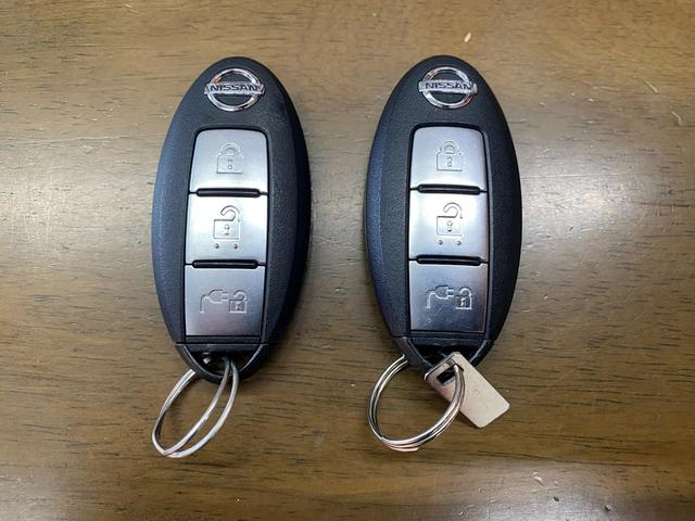 リーフ Ｘ（３０ｋｗｈ）　１１９ｋｍ走行可能　３０Ｘ　ＯＺ１８ＡＷ　ローダウン　純正ナビ　ＴＶ　ＴＶキャンセラー　ＥＴＣ　ドライブレコーダー　ＬＥＤライト　ＬＥＤフォグ　エマージェンシーブレーキ　シート＆ハンドルヒーター（51枚目）