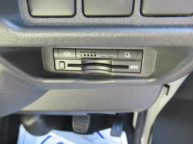 ハイエースワゴン ＧＬ　純正ＳＤナビ　フルセグ　パノラビックビューモニター　Ｂｌｕｅｔｏｏｔｈ　スマートキー　パワースライド　デジタルインナーミラー　ＬＥＤヘッドライト　フォグ　プリクラッシュセーフティ　１０人乗　１オーナー（34枚目）