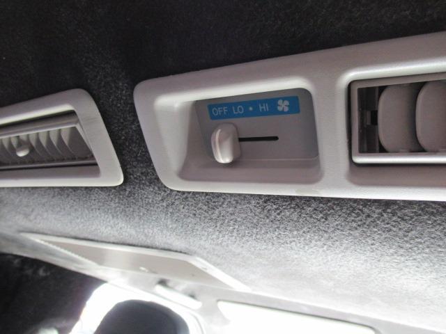 ハイエースバン ロングＤＸ　２．５リッターディーゼルターボ　ＮＯＸ適合車　地デジナビ　ＥＴＣ　バックカメラ　デジタルインナーミラー　バッドフェイスボンネット　ＬＥＤヘッドライト　バンパーガード　ローダウン社外アルミＴベルト交換済（17枚目）