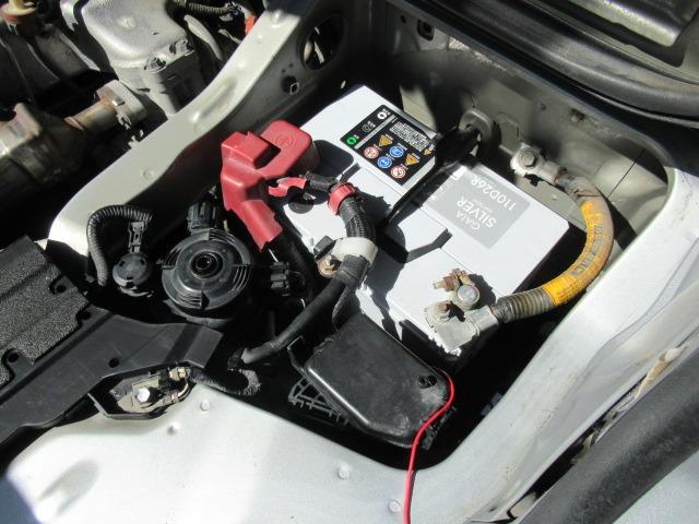 ハイエースバン ロングＤＸ　２．５リッターディーゼルターボ　ＮＯＸ適合車　地デジナビ　ＥＴＣ　バックカメラ　デジタルインナーミラー　バッドフェイスボンネット　ＬＥＤヘッドライト　バンパーガード　ローダウン社外アルミＴベルト交換済（72枚目）