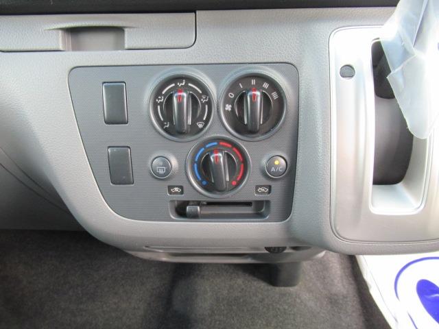 ＮＶ３５０キャラバンバン ロングＤＸターボ　２．５リッターディーゼルターボ　ＮＯＸ適合車　Ｂｌｕｅｔｏｏｔｈ対応地デジナビ　ＥＴＣ　バックカメラ　キーレス　タイミングチェーン　両側スライドドア　ヘッドライトレベライザー　車検整備　保証付き（22枚目）