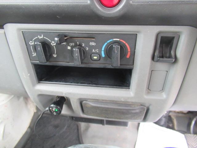 ミニキャブトラック Ｖタイプ　純正ＡＭ／ＦＭラジオ　エアコン　パワステ　オートマ　三方開　車検２年付　ＯＢＤ診断済み（16枚目）