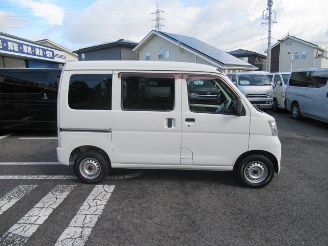 ハイゼットカーゴ スペシャル　純正ＡＭ／ＦＭラジオ　ハイルーフ　集中ドアロック　Ｗエアバック　ＥＴＣ　プライバシーガラス　タイミングチェーン　乗車定員２／４人　積載量３５０／２５０ｋｇ　車検２年付　ＯＢＤ診断済み（9枚目）