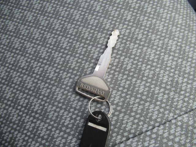 ハイゼットカーゴ スペシャル　純正ＡＭ／ＦＭラジオ　ハイルーフ　集中ドアロック　Ｗエアバック　ＥＴＣ　プライバシーガラス　タイミングチェーン　乗車定員２／４人　積載量３５０／２５０ｋｇ　車検２年付　ＯＢＤ診断済み（27枚目）