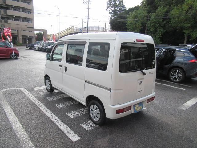 ハイゼットカーゴ クルーズ　純正ＡＭ／ＦＭラジオ　キーレス　パートタイム４ＷＤ　ハイルーフ　電動格納ミラー　プライバシーガラス　タイミングチェーン　乗車定員２／４人　積載量３５０／２５０ｋｇ　車検Ｒ８年１１月　ＯＢＤ診断済（12枚目）