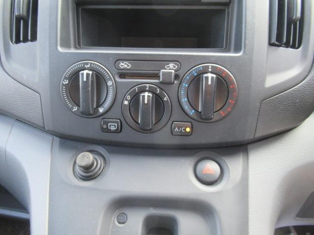NV200バネットバン DX キーレス 両側スライドドア 5人乗り タイミングチェーン インパネAT 小窓付きガラス インパネAT 車検整備付き(17枚目)