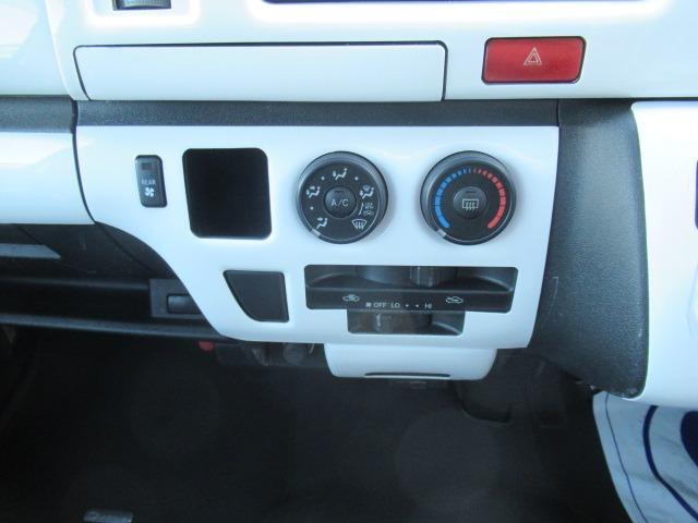 ハイエースバン ロングスーパーGL 3.0リッターディーゼルターボ NOX適合車 Bluetooth対応ナビ バックカメラ ドラレコ機能付きデジタルインナーミラー キーレス シートカバー ガングリップステアリング 車検整備 保証付き(22枚目)