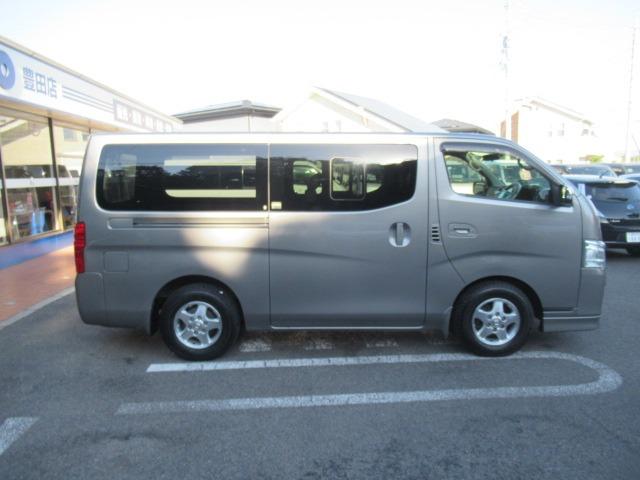 ＮＶ３５０キャラバンバン ロングプレＧＸターボクロムギアパックバージョンブラク　２．５リッターディーゼルターボ　ＮＯＸ適合車　Ｂｌｕｅｔｏｏｔｈ対応フルセグナビ　ＥＴＣ　バックカメラ　スマートキープッシュスタート　電動格納式ドアミラー　Ｗエアコン　Ｒヒーター　純正ＡＷ車検整備保証（8枚目）