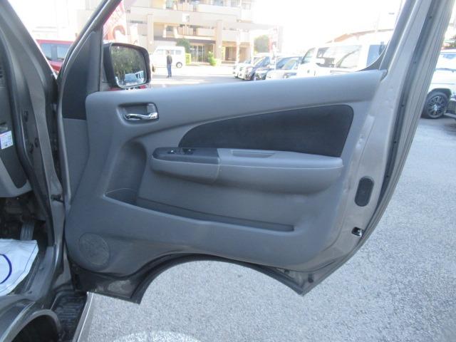 ＮＶ３５０キャラバンバン ロングプレＧＸターボクロムギアパックバージョンブラク　２．５リッターディーゼルターボ　ＮＯＸ適合車　Ｂｌｕｅｔｏｏｔｈ対応フルセグナビ　ＥＴＣ　バックカメラ　スマートキープッシュスタート　電動格納式ドアミラー　Ｗエアコン　Ｒヒーター　純正ＡＷ車検整備保証（41枚目）