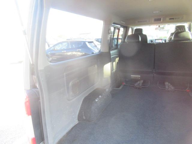 ＮＶ３５０キャラバンバン ロングプレＧＸターボクロムギアパックバージョンブラク　２．５リッターディーゼルターボ　ＮＯＸ適合車　Ｂｌｕｅｔｏｏｔｈ対応フルセグナビ　ＥＴＣ　バックカメラ　スマートキープッシュスタート　電動格納式ドアミラー　Ｗエアコン　Ｒヒーター　純正ＡＷ車検整備保証（54枚目）