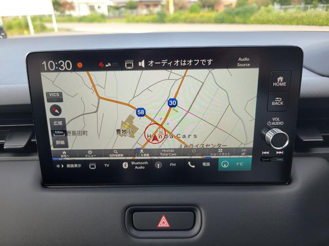ヴェゼル ｅ：ＨＥＶＺ　Ｈｏｎｄａ　ＣＯＮＮＥＣＴディスプレー　Ｂｌｕｅｔｏｏｔｈ接続　ＥＴＣ２．０　ワイヤレス充電器　運転席＆助手席シートヒーター　パワーテールゲート　ブラインドスポットインフォメーション（4枚目）