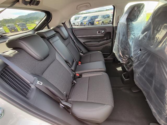 ヴェゼル ｅ：ＨＥＶＺ　Ｈｏｎｄａ　ＣＯＮＮＥＣＴディスプレー　Ｂｌｕｅｔｏｏｔｈ接続　ＥＴＣ２．０　ワイヤレス充電器　運転席＆助手席シートヒーター　パワーテールゲート　ブラインドスポットインフォメーション（15枚目）
