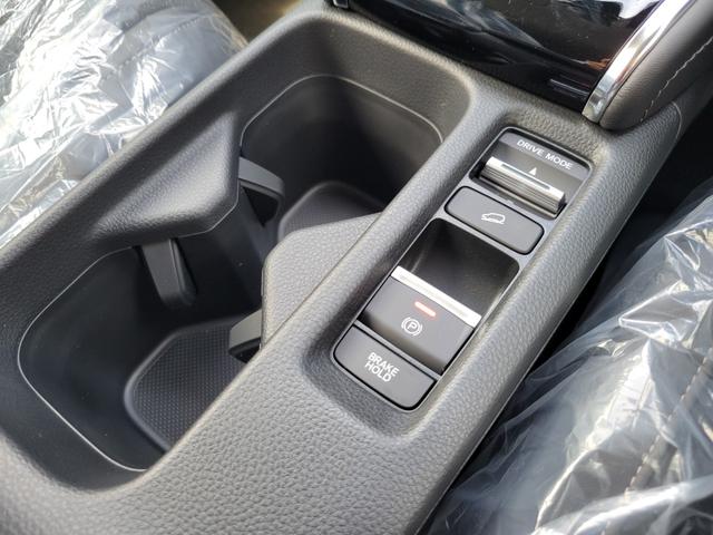 ヴェゼル ｅ：ＨＥＶＺ　Ｈｏｎｄａ　ＣＯＮＮＥＣＴディスプレー　Ｂｌｕｅｔｏｏｔｈ接続　ＥＴＣ２．０　ワイヤレス充電器　運転席＆助手席シートヒーター　パワーテールゲート　ブラインドスポットインフォメーション（27枚目）