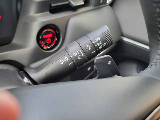 ヴェゼル ｅ：ＨＥＶＺ　Ｈｏｎｄａ　ＣＯＮＮＥＣＴディスプレー　Ｂｌｕｅｔｏｏｔｈ接続　ＥＴＣ２．０　ワイヤレス充電器　運転席＆助手席シートヒーター　パワーテールゲート　ブラインドスポットインフォメーション（32枚目）