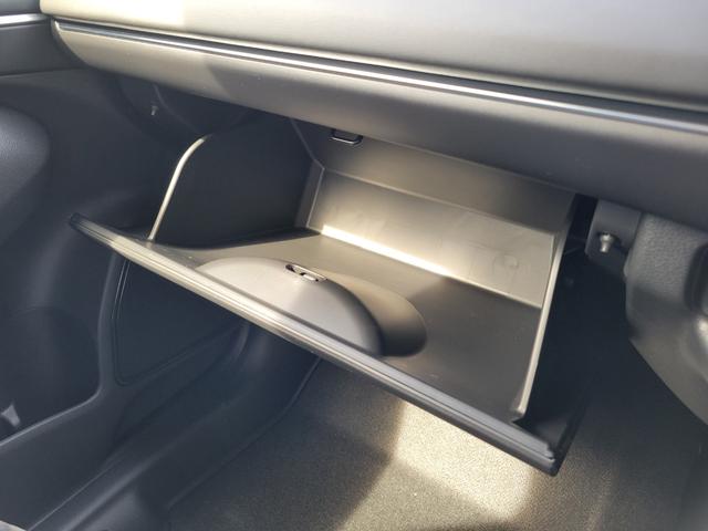 ヴェゼル ｅ：ＨＥＶＺ　Ｈｏｎｄａ　ＣＯＮＮＥＣＴディスプレー　Ｂｌｕｅｔｏｏｔｈ接続　ＥＴＣ２．０　ワイヤレス充電器　運転席＆助手席シートヒーター　パワーテールゲート　ブラインドスポットインフォメーション（37枚目）