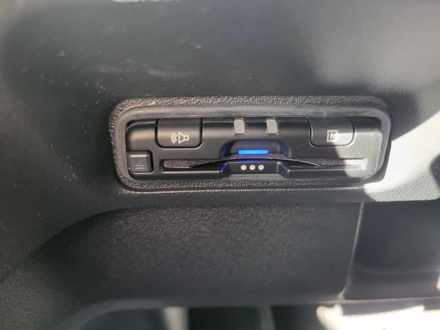 Ｎ－ＢＯＸカスタム ターボ　９インチＨｏｎｄａＣＯＮＮＥＣＴナビ　Ｂｌｕｅｔｏｏｔｈ接続　ＬＥＤフォグライト　純正音声ＥＴＣ　運転席＆助手席シートヒーター　オートリトラミラー　両側パワースライドドア　革巻ステアリング（8枚目）