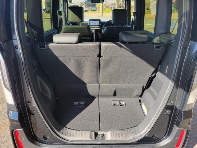 Ｎ－ＢＯＸカスタム ターボ　９インチＨｏｎｄａＣＯＮＮＥＣＴナビ　Ｂｌｕｅｔｏｏｔｈ接続　ＬＥＤフォグライト　純正音声ＥＴＣ　運転席＆助手席シートヒーター　オートリトラミラー　両側パワースライドドア　革巻ステアリング（18枚目）