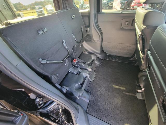 Ｎ－ＢＯＸカスタム ターボ　９インチＨｏｎｄａＣＯＮＮＥＣＴナビ　Ｂｌｕｅｔｏｏｔｈ接続　ＬＥＤフォグライト　純正音声ＥＴＣ　運転席＆助手席シートヒーター　オートリトラミラー　両側パワースライドドア　革巻ステアリング（20枚目）