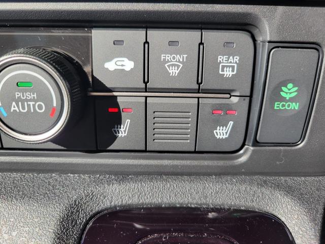 Ｎ－ＢＯＸカスタム ターボ　９インチＨｏｎｄａＣＯＮＮＥＣＴナビ　Ｂｌｕｅｔｏｏｔｈ接続　ＬＥＤフォグライト　純正音声ＥＴＣ　運転席＆助手席シートヒーター　オートリトラミラー　両側パワースライドドア　革巻ステアリング（29枚目）