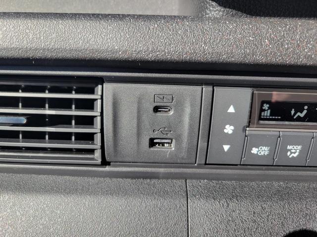 Ｎ－ＢＯＸカスタム ターボ　９インチＨｏｎｄａＣＯＮＮＥＣＴナビ　Ｂｌｕｅｔｏｏｔｈ接続　ＬＥＤフォグライト　純正音声ＥＴＣ　運転席＆助手席シートヒーター　オートリトラミラー　両側パワースライドドア　革巻ステアリング（30枚目）