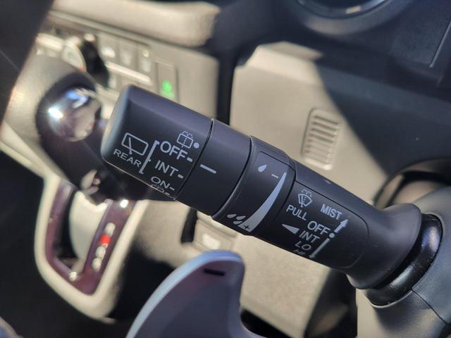 Ｎ－ＢＯＸカスタム ターボ　９インチＨｏｎｄａＣＯＮＮＥＣＴナビ　Ｂｌｕｅｔｏｏｔｈ接続　ＬＥＤフォグライト　純正音声ＥＴＣ　運転席＆助手席シートヒーター　オートリトラミラー　両側パワースライドドア　革巻ステアリング（34枚目）