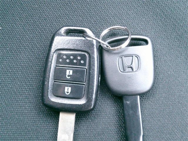 Ｎ－ＶＡＮ Ｇ・ホンダセンシング　衝突軽減ブレーキ・車線逸脱・横滑り防止・アイドリングストップ・キーレス・ＥＴＣ・クルーズコントロール・ＡＢＳ・パワーウインドウ（前席）・両側スライドドア・保証書・取扱説明書・・（58枚目）