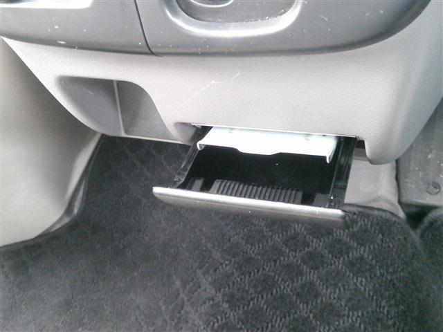 NV100クリッパーバン DX ハイルーフ 5AGS ポータブルナビ・ドラレコ・キーレス・2nd発進・セキュリティ・両側スライドドア・エアコン・パワステ・ダブルエアバッグ・ABS・保証書・取扱説明書・・(11枚目)