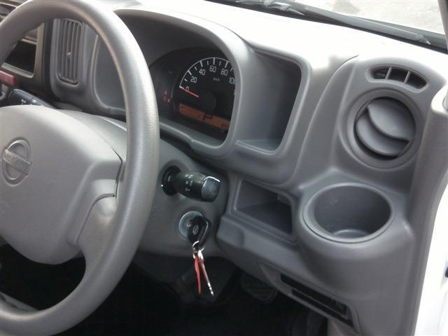 NV100クリッパーバン DX ハイルーフ 5AGS ポータブルナビ・ドラレコ・キーレス・2nd発進・セキュリティ・両側スライドドア・エアコン・パワステ・ダブルエアバッグ・ABS・保証書・取扱説明書・・(16枚目)