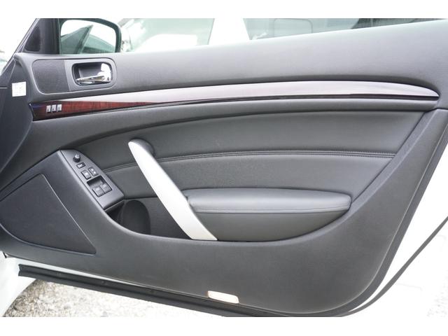 スカイライン ３７０ＧＴ　タイプＳＰ　電動サンルーフ・本革シート・純正ナビ・オプションバンパー・フジツボマフラー・純正１９インチアルミホイール・木目調パネル・前後対向キャリパー・インフィニティエンブレム・ブラックグリル・シートヒーター（41枚目）