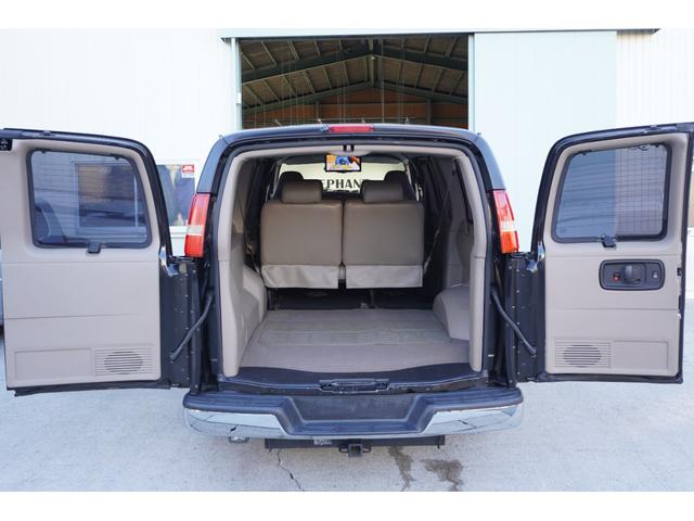 シボレーエクスプレス ベースグレード ユーザー様買取車両・オートチェック済み・社外ナビ・14インチフリップダウンモニター・ヒッチメンバー・KMC20インチホイール・ミラー型前後ドラレコ・バックカメラ・パワーシート・クルコン・ETC・地デジ(18枚目)