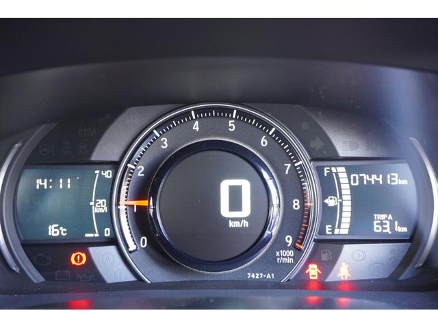 ★弊社の在庫車はクリーニング業者任せにするのではなく、入庫後自分たちで一台一台徹底して内装のクリーニングを行います。また、エンジンルームやホイール、外装などもお客様にご満足頂ける様仕上げております。