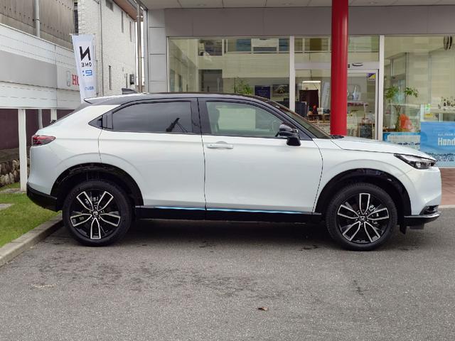 ヴェゼル ｅ：ＨＥＶ　Ｚ・ＰＬａＹパッケージ　当店試乗車　４ＷＤ　９インチナビ　クリアランスソナー　オートクルーズコントロール　レーンアシスト　衝突被害軽減システム　オートライト　ＬＥＤヘッドランプ　電動リアゲート　アルミホイール（17枚目）