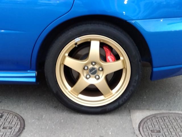 インプレッサ ＷＲＸ　２００４　Ｖリミテッド★インタークーラーターボ★　★ターボモデル★４ＷＤ★Ｅ型★ＳＴＩフロントスポイラー★ＳＴＩゲノムマフラー★大型リアスポイラー★純正ＲＡＹＳ１７インチホイール★特別仕様車専用内装★キーレスキー★ＨＩＤ／ヘッドライト★ステアシフト★（26枚目）