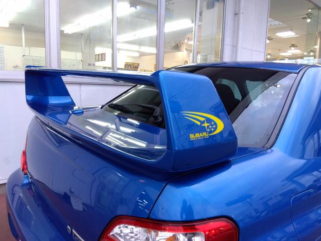 インプレッサ ＷＲＸ　２００４　Ｖリミテッド★インタークーラーターボ★　★ターボモデル★４ＷＤ★Ｅ型★ＳＴＩフロントスポイラー★ＳＴＩゲノムマフラー★大型リアスポイラー★純正ＲＡＹＳ１７インチホイール★特別仕様車専用内装★キーレスキー★ＨＩＤ／ヘッドライト★ステアシフト★（33枚目）