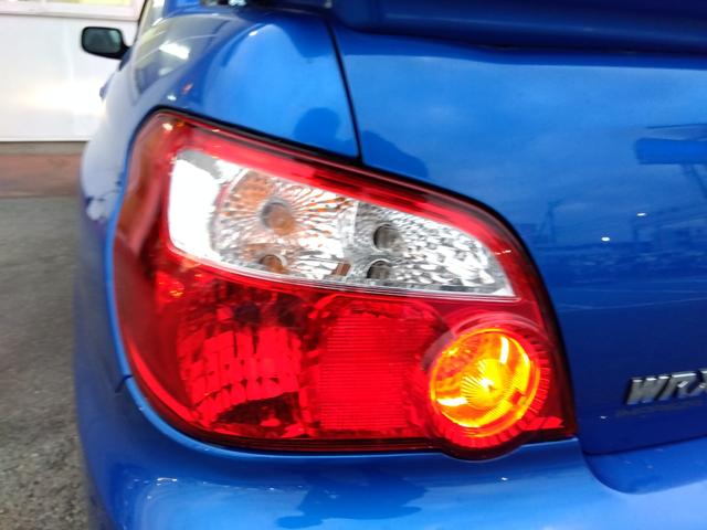 インプレッサ ＷＲＸ　２００４　Ｖリミテッド★インタークーラーターボ★　★ターボモデル★４ＷＤ★Ｅ型★ＳＴＩフロントスポイラー★ＳＴＩゲノムマフラー★大型リアスポイラー★純正ＲＡＹＳ１７インチホイール★特別仕様車専用内装★キーレスキー★ＨＩＤ／ヘッドライト★ステアシフト★（35枚目）
