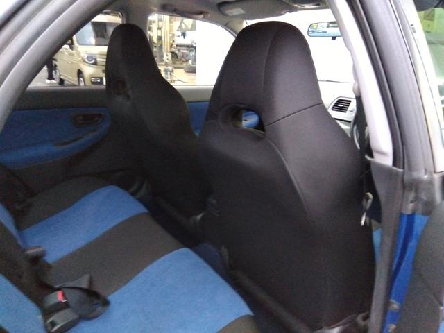 インプレッサ ＷＲＸ　２００４　Ｖリミテッド★インタークーラーターボ★　★ターボモデル★４ＷＤ★Ｅ型★ＳＴＩフロントスポイラー★ＳＴＩゲノムマフラー★大型リアスポイラー★純正ＲＡＹＳ１７インチホイール★特別仕様車専用内装★キーレスキー★ＨＩＤ／ヘッドライト★ステアシフト★（53枚目）