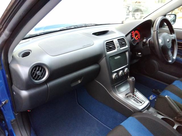 インプレッサ ＷＲＸ　２００４　Ｖリミテッド★インタークーラーターボ★　★ターボモデル★４ＷＤ★Ｅ型★ＳＴＩフロントスポイラー★ＳＴＩゲノムマフラー★大型リアスポイラー★純正ＲＡＹＳ１７インチホイール★特別仕様車専用内装★キーレスキー★ＨＩＤ／ヘッドライト★ステアシフト★（56枚目）