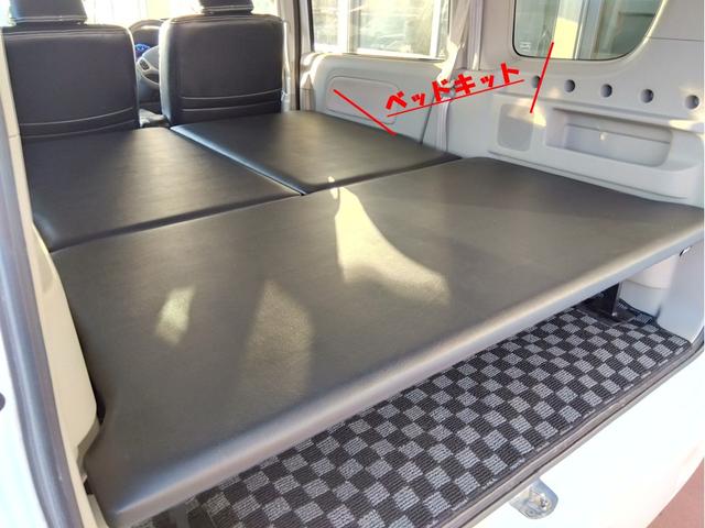 エブリイワゴン ＰＺターボ４ＷＤ★パワースライド★３５ＭＭリフトアップ★　★プラスラインバンパー★スキッドプレート★アルミホイール★Ｍ／Ｔタイヤ★黒革調シート★８型ナビ★フルセグ★バックカメラ★ベッドキット★リフトアップ★パワスラ★ＨＩＤライト★ＬＥＤフォグ★社外マフラー★（8枚目）