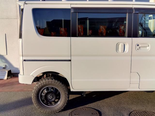 エブリイワゴン ＰＺターボ４ＷＤ★パワースライド★３５ＭＭリフトアップ★　★プラスラインバンパー★スキッドプレート★アルミホイール★Ｍ／Ｔタイヤ★黒革調シート★８型ナビ★フルセグ★バックカメラ★ベッドキット★リフトアップ★パワスラ★ＨＩＤライト★ＬＥＤフォグ★社外マフラー★（23枚目）