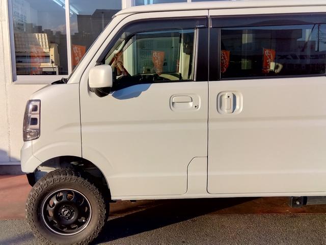 エブリイワゴン ＰＺターボ４ＷＤ★パワースライド★３５ＭＭリフトアップ★　★プラスラインバンパー★スキッドプレート★アルミホイール★Ｍ／Ｔタイヤ★黒革調シート★８型ナビ★フルセグ★バックカメラ★ベッドキット★リフトアップ★パワスラ★ＨＩＤライト★ＬＥＤフォグ★社外マフラー★（28枚目）