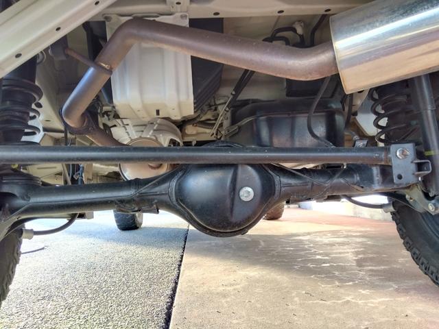 エブリイワゴン ＰＺターボ４ＷＤ★パワースライド★３５ＭＭリフトアップ★　★プラスラインバンパー★スキッドプレート★アルミホイール★Ｍ／Ｔタイヤ★黒革調シート★８型ナビ★フルセグ★バックカメラ★ベッドキット★リフトアップ★パワスラ★ＨＩＤライト★ＬＥＤフォグ★社外マフラー★（35枚目）